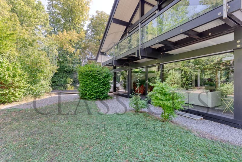 Villa lumineuse et moderne avec jardin arboré, à lisière du Golf de Genève (2)