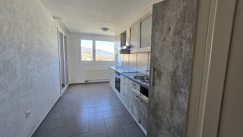 Meraviglioso appartamento di 3,5 locali con balcone a Delémont (5)
