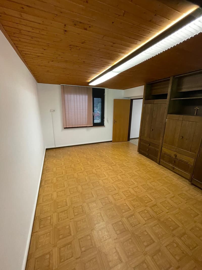 135 m² Espace commercial / Atelier lumineux à louer à Courroux (9)