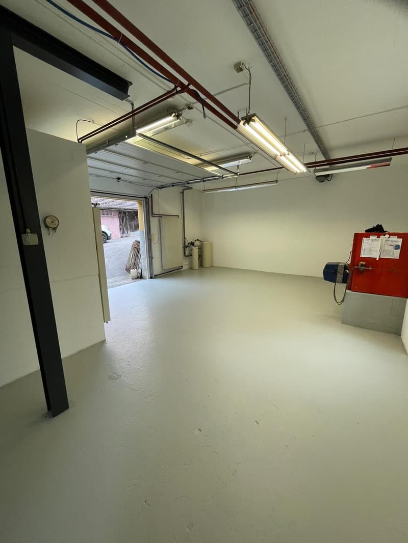 90 m² Espace commercial / Atelier à louer à Courroux (5)