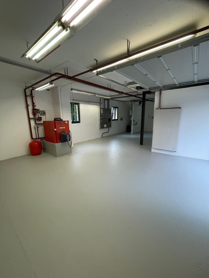 90 m² Espace commercial / Atelier à louer à Courroux (6)