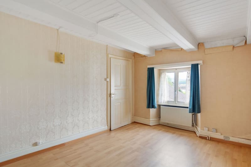 Large village house with 8.5 rooms and annexes in Bonfol (8)