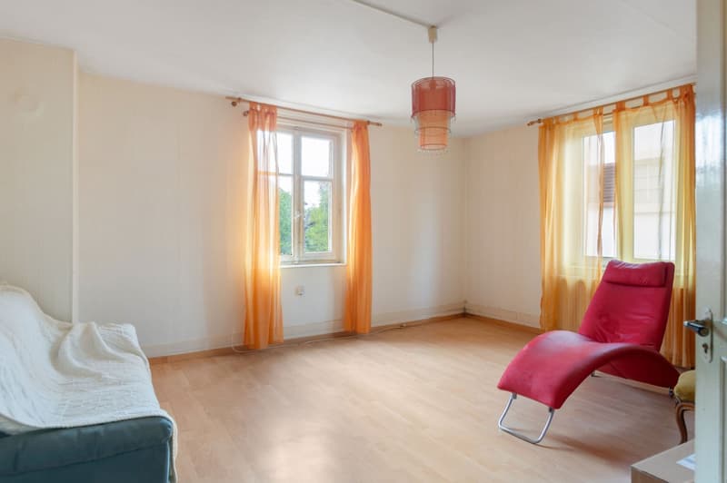 Large village house with 8.5 rooms and annexes in Bonfol (6)