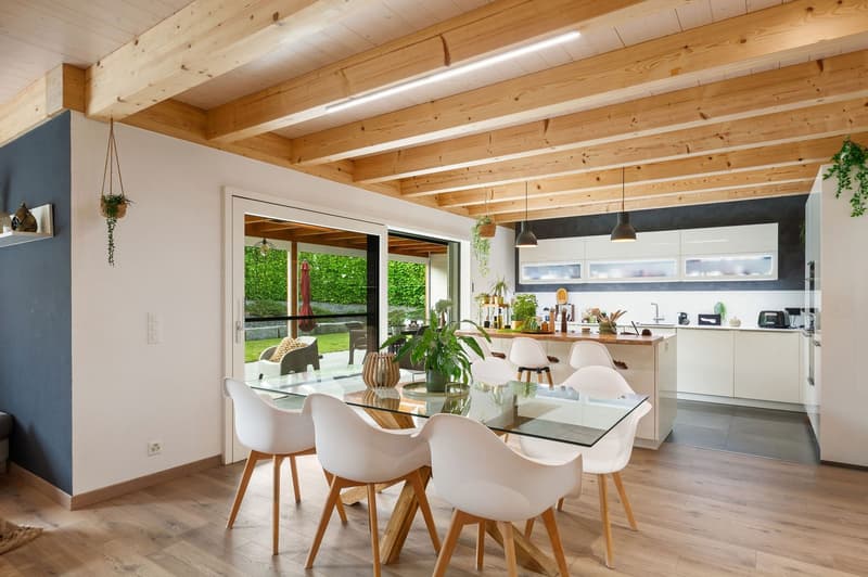 Spacious single-family house with 6.5 rooms in Courgenay with independent professional space (2)