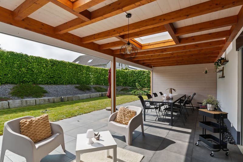 Spacious single-family house with 6.5 rooms in Courgenay with independent professional space (3)