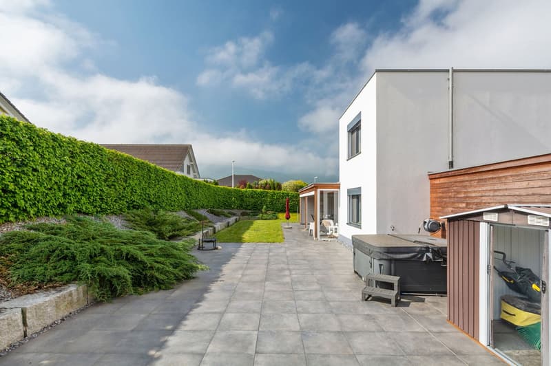 Spacious single-family house with 6.5 rooms in Courgenay with independent professional space (13)