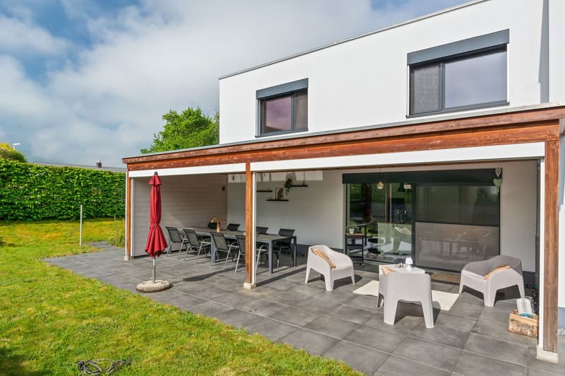 Spacious single-family house with 6.5 rooms in Courgenay with independent professional space (12)