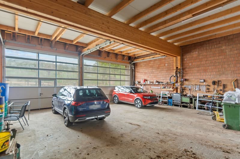 Spacieuse maison mitoyenne de 9 pièces avec espaces de travail et de stockage à Chevenez (11)