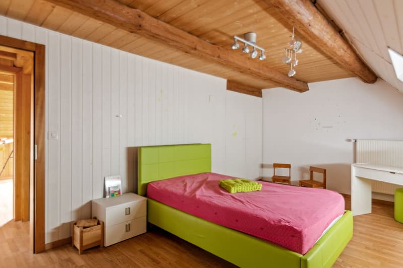 Spacieuse maison mitoyenne de 9 pièces avec espaces de travail et de stockage à Chevenez (10)