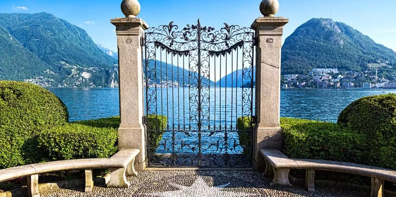Énorme et Incroyable Hôtel 5 Étoiles au Bord du Lac (1)