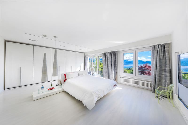 Contemporary 5.5-room apartment with breathtaking views of the lake and private pool (4)