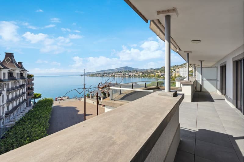 Superb attic for sale on the main street of Montreux with direct view of Freddie Mercury! (3)