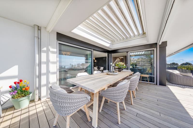 Sumptuous attic with 180-degree panoramic view of the lake and the Alps (13)