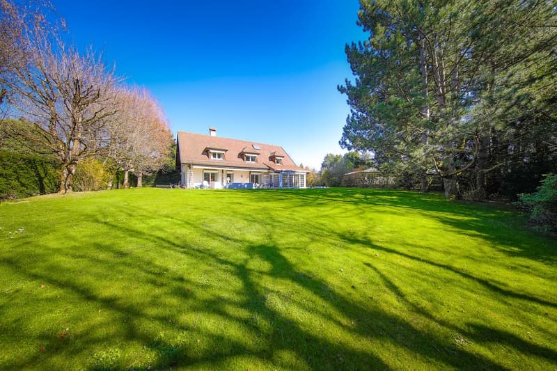 Beautiful individual villa in a residential area (1)