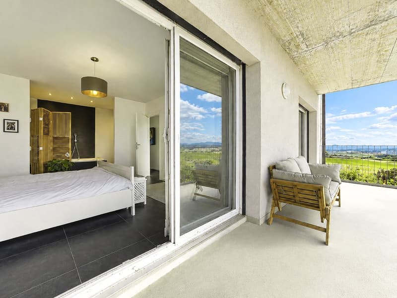 Bright apartment with a view of nature and a glimpse of the lake (3)