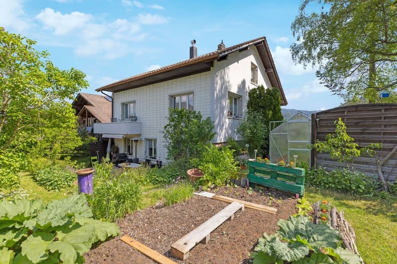 Villa individuelle avec grand studio indépendant et possibilités multiples sur grande parcelle (2)