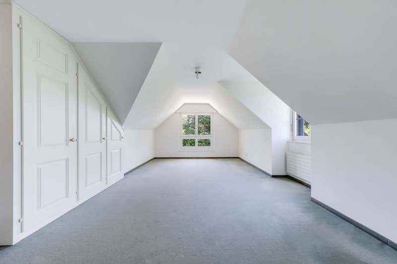 Magnificent family property with pool and large plot (11)