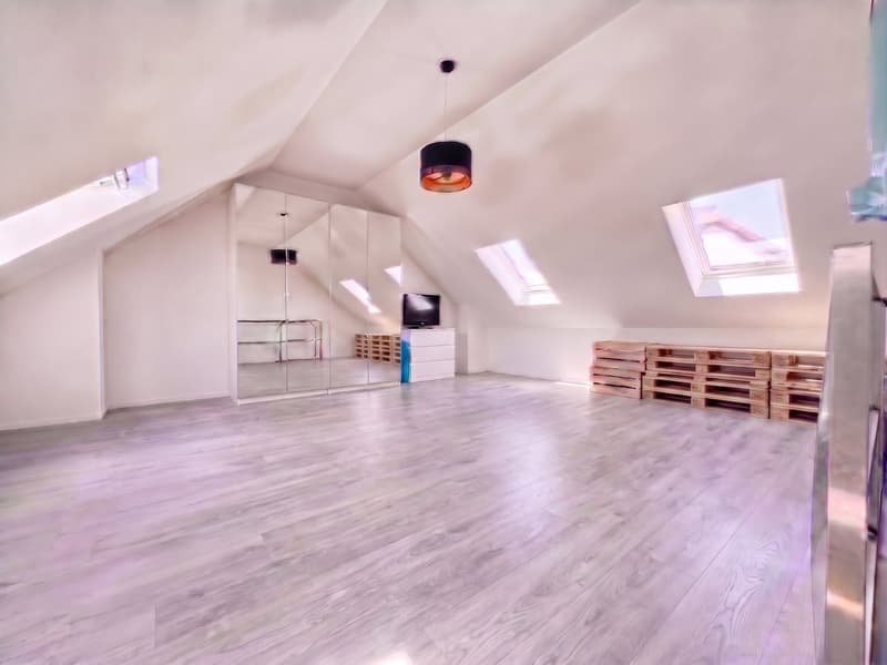 Rare! Renovated 6-room attic triplex, close to the city center (12)