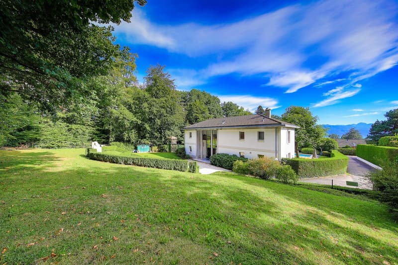 Propriété de prestige entourée de verdure à Lausanne (6)