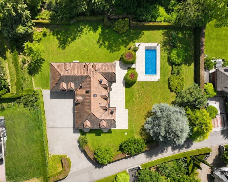 Magnifique propriété familiale avec piscine et vaste parcelle (1)