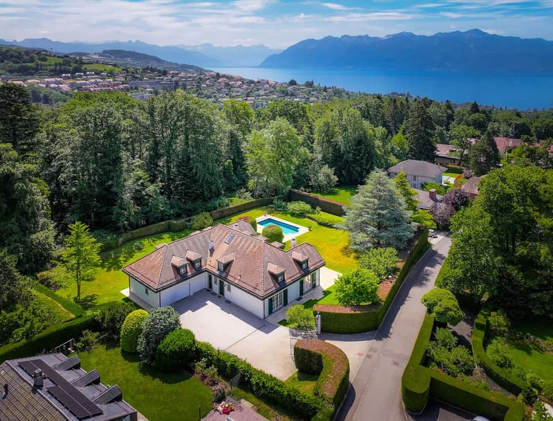 Magnifique propriété familiale avec piscine et vaste parcelle (4)
