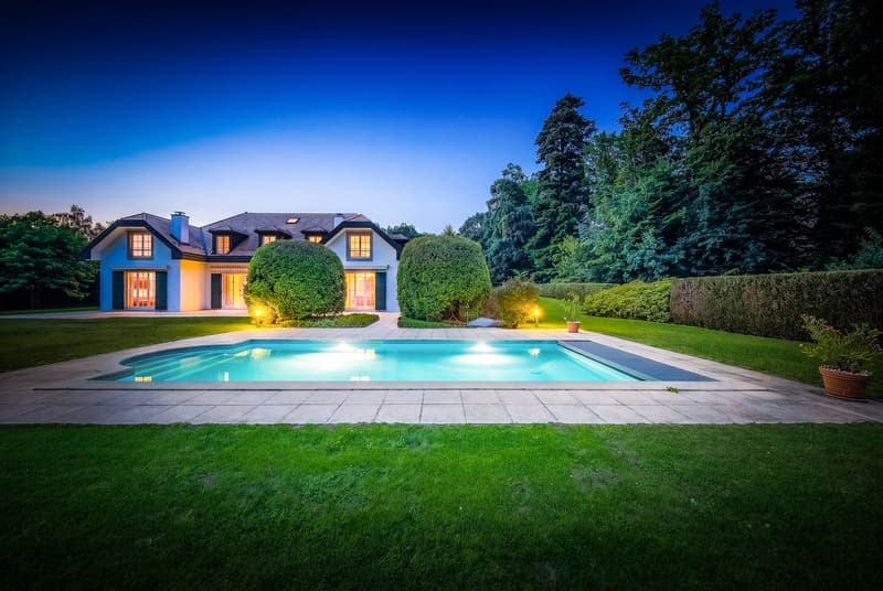 Magnifique propriété familiale avec piscine et vaste parcelle (2)