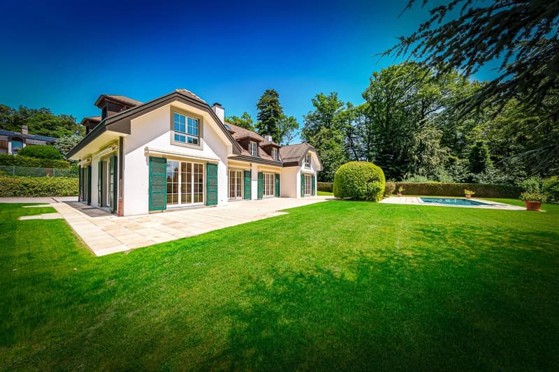 Magnifique propriété familiale avec piscine et vaste parcelle (6)