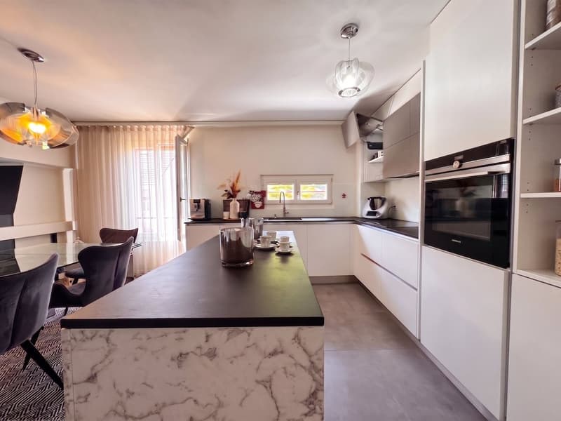 Rare ! Triplex en attique rénové de 6 pces, proche centre (4)