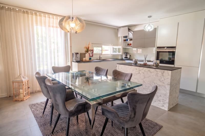 Rare ! Triplex en attique rénové de 6 pces, proche centre (2)