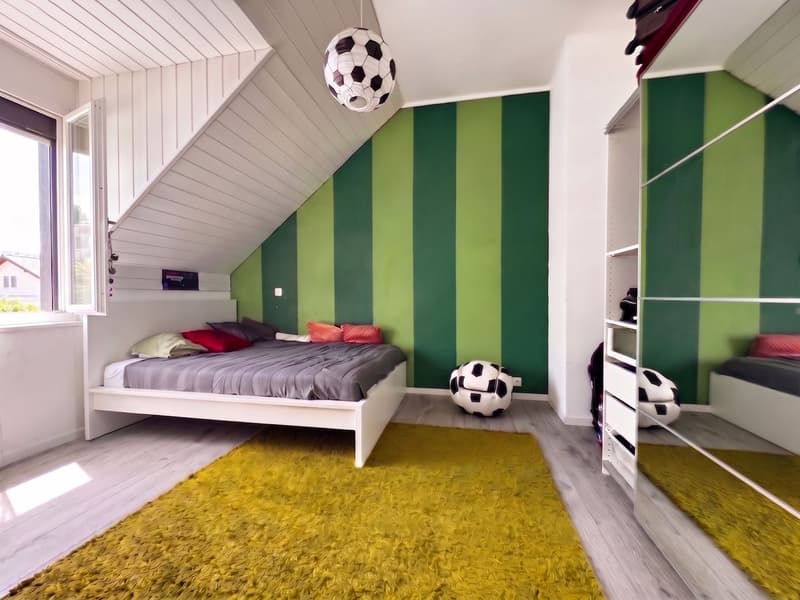 Rare ! Triplex en attique rénové de 6 pces, proche centre (9)