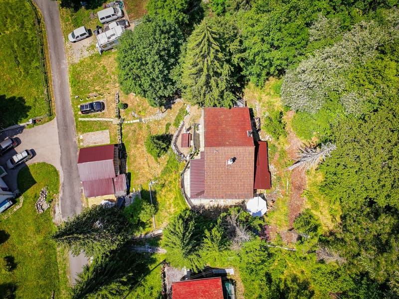 Joli Chalet à potentiel! (5)
