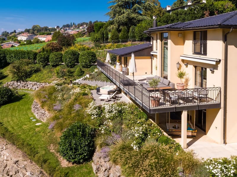 Villa d'exception avec vue imprenable, entre lac et nature (5)