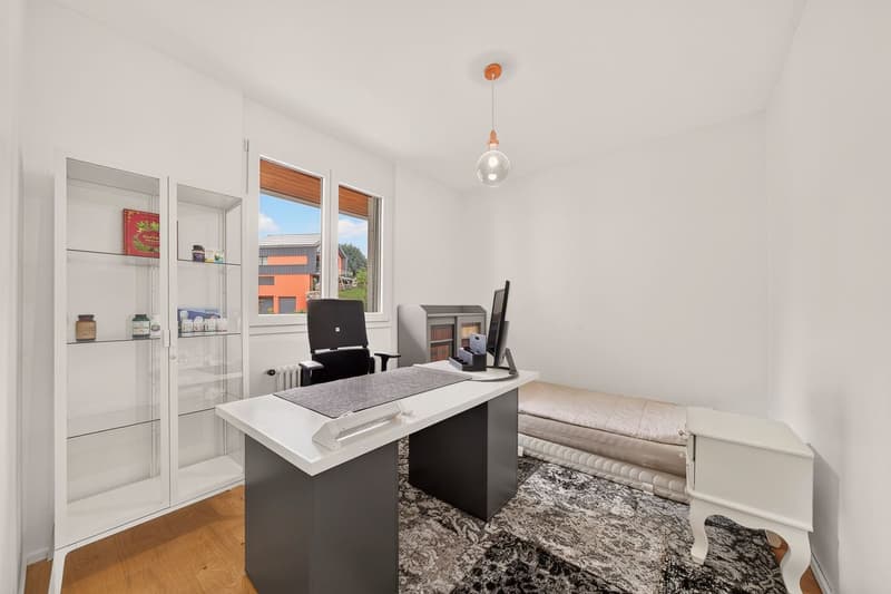 Rare duplex de 4.5 pièces: esprit villa, jardin et vue lac (9)