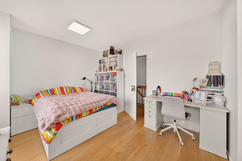 Rare duplex de 4.5 pièces: esprit villa, jardin et vue lac (8)