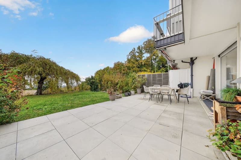 Rare duplex de 4.5 pièces: esprit villa, jardin et vue lac (13)
