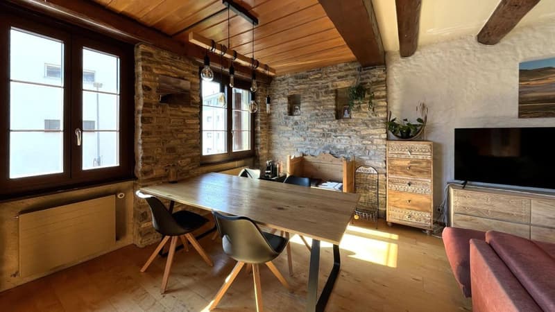 Charming building ideally located (5)