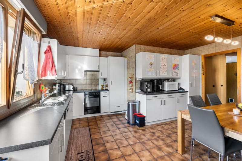 Exceptional property in industrial area with three apartments and a workshop (12)
