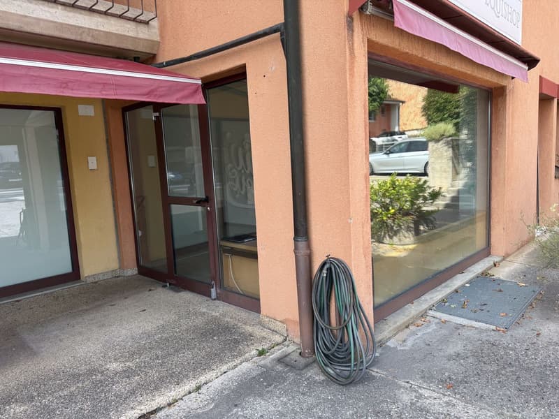 Locale commerciale polivalente di 122m2 con seminterrato e parcheggi (13)