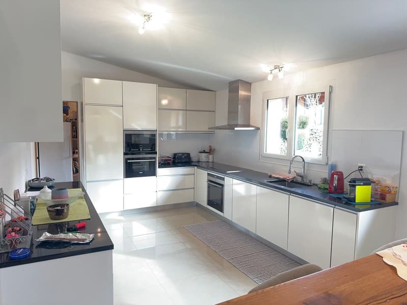 Bellissima casa di architetto individuale situata a soli 18 minuti da Bulle. (2)