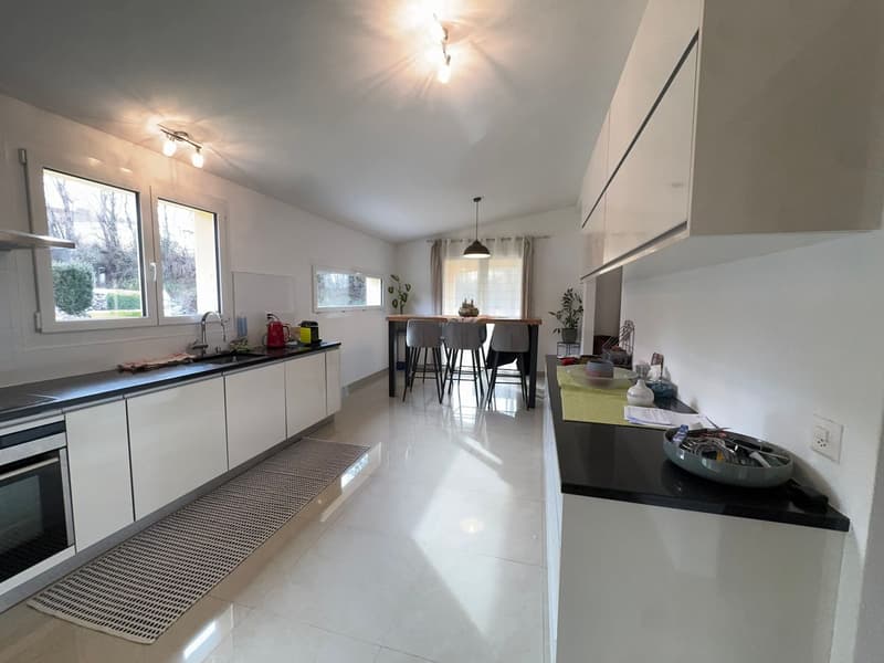 Bellissima casa di architetto individuale situata a soli 18 minuti da Bulle. (5)