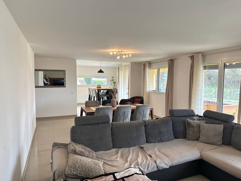 Bellissima casa di architetto individuale situata a soli 18 minuti da Bulle. (4)