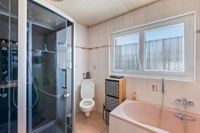 Exclusivity - Family house with large plot, exceptional light and potential for expansion. (12)