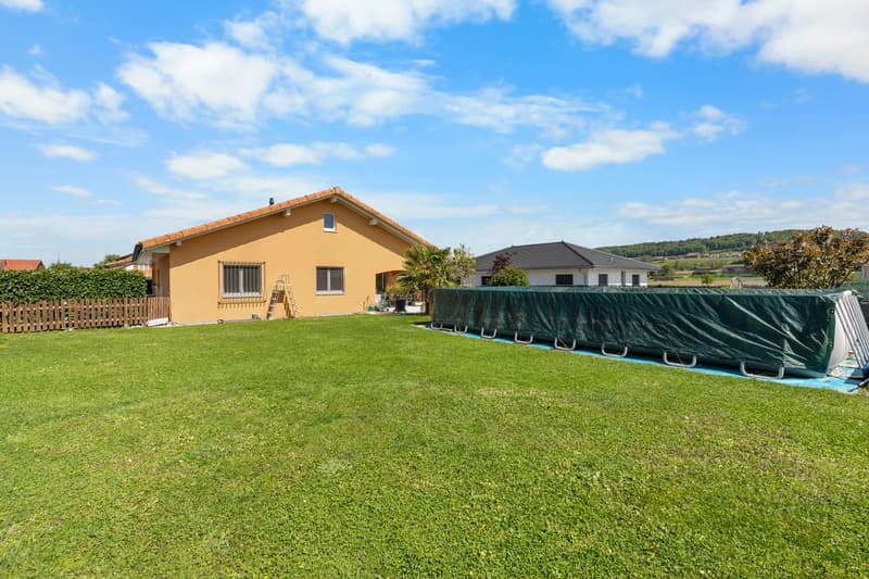 Exclusivity - Family house with large plot, exceptional light and potential for expansion. (13)
