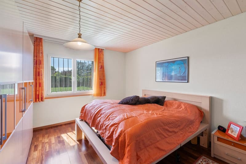Exclusivity - Family house with large plot, exceptional light and potential for expansion. (9)