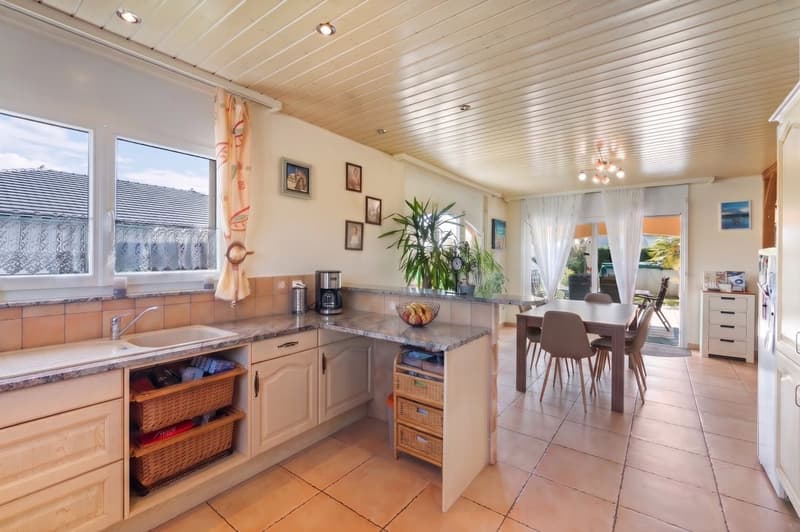 Exlusivité - Maison familiale avec grand terrain,lumière exceptionnelle et un porentiel d'agrandissement. (4)