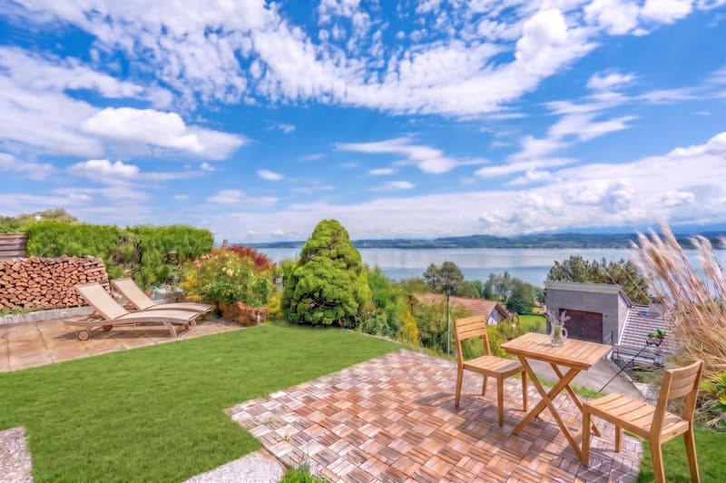 Haus mit Blick auf den Murtensee und Möglichkeit, eine weitere Wohnung oder ein Haus neben dem bestehenden zu bauen (1)
