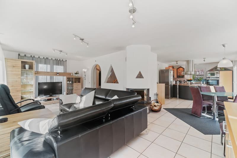 A deux pas d'Estavayer-le-Lac : villa avec piscine, sauna et 4 chambres sur 910 m² (5)