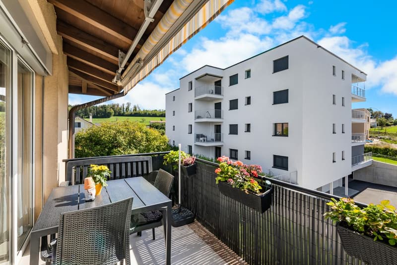 Bel appartement de 122 m² au dernier étage, entièrement rénové, avec 2 places de parc dans un garage souterrain. (8)
