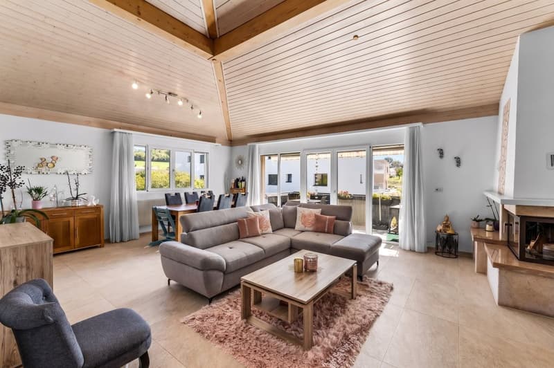 Bel appartement de 122 m² au dernier étage, entièrement rénové, avec 2 places de parc dans un garage souterrain. (4)