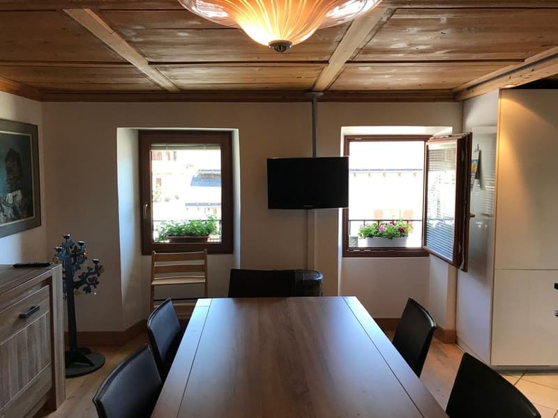 Spacieux duplex en attique rénové de 4,5 pièces à Saint-Luc (11)